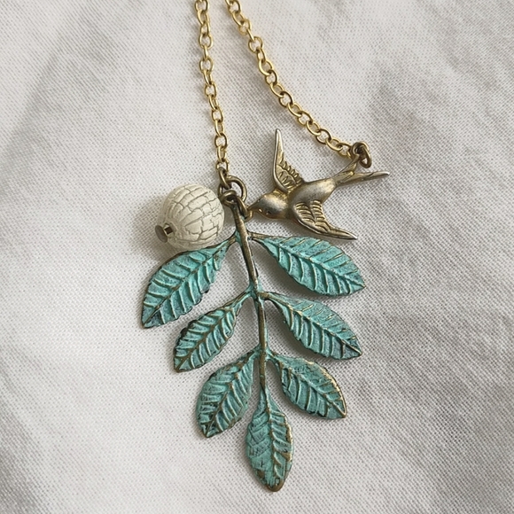 Gold chain long necklace with teal leaf & bird pendant 🌿🐦 - Picture 3 of 6